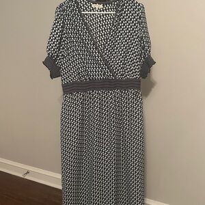 Plus Size - Black and White Wrap Midi Dress with Cinched Waist Skirt and Sleeves
